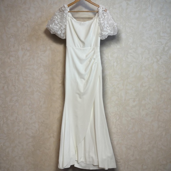 XSCAPE Melanie 3D Floral Sleeve Scuba Crepe Dress SZ 4 Ivory White Bridal Formal